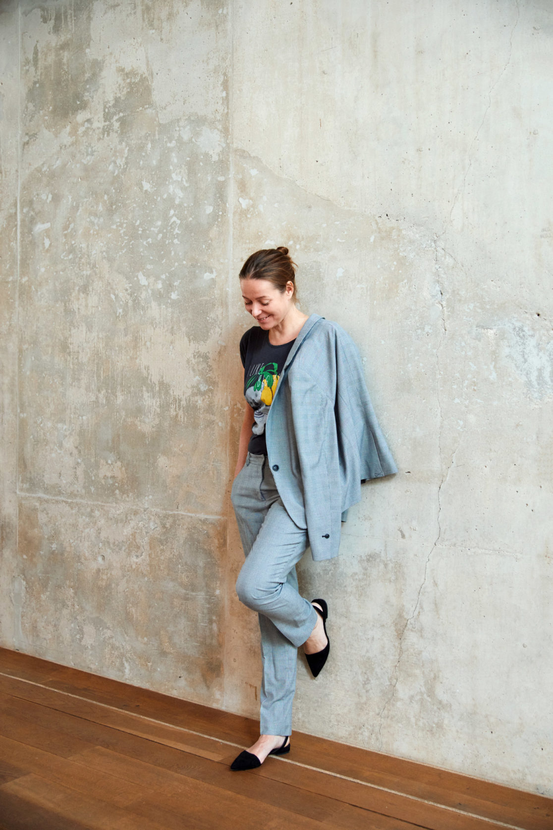 Ganzkörper Porträtfoto im Tageslichtstudio