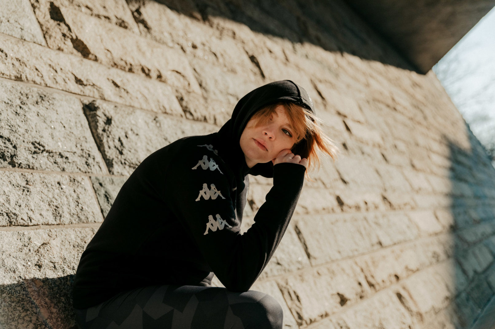 weibliches Model beim Editorial Shooting für ESL und Kappa