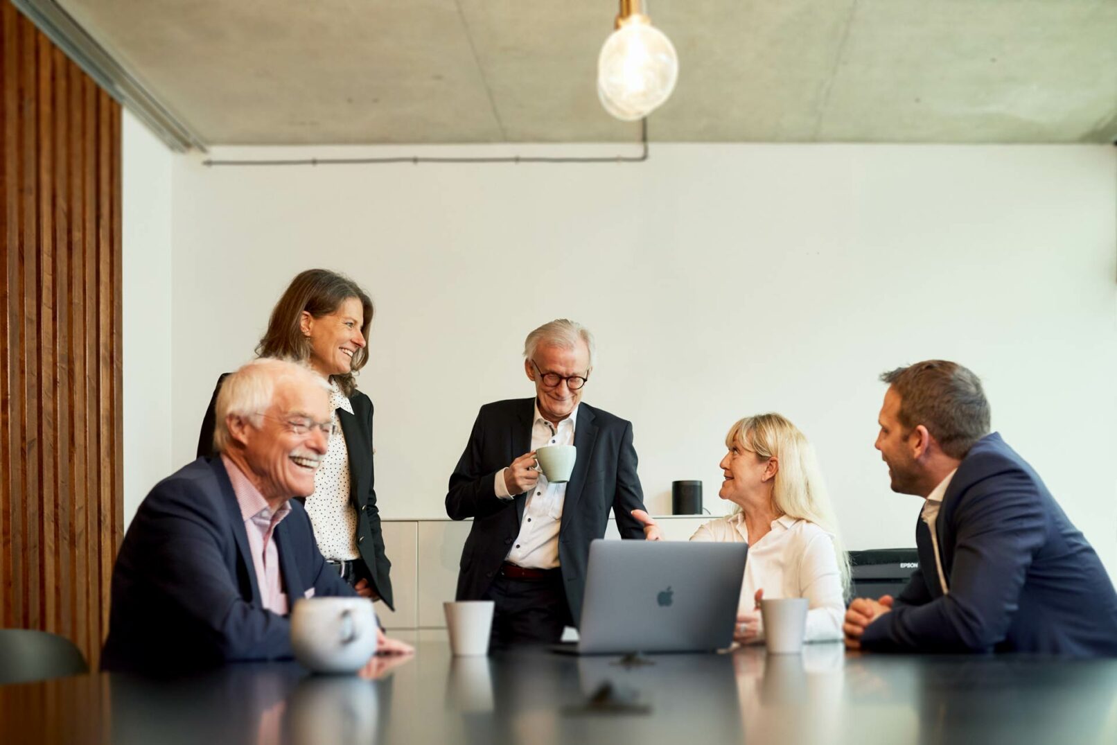 Mitarbeiter im Gespräch Content Creation