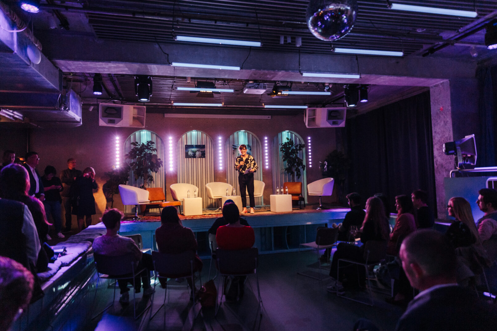 Moderatorin Sarah Kuttner beim panel talk